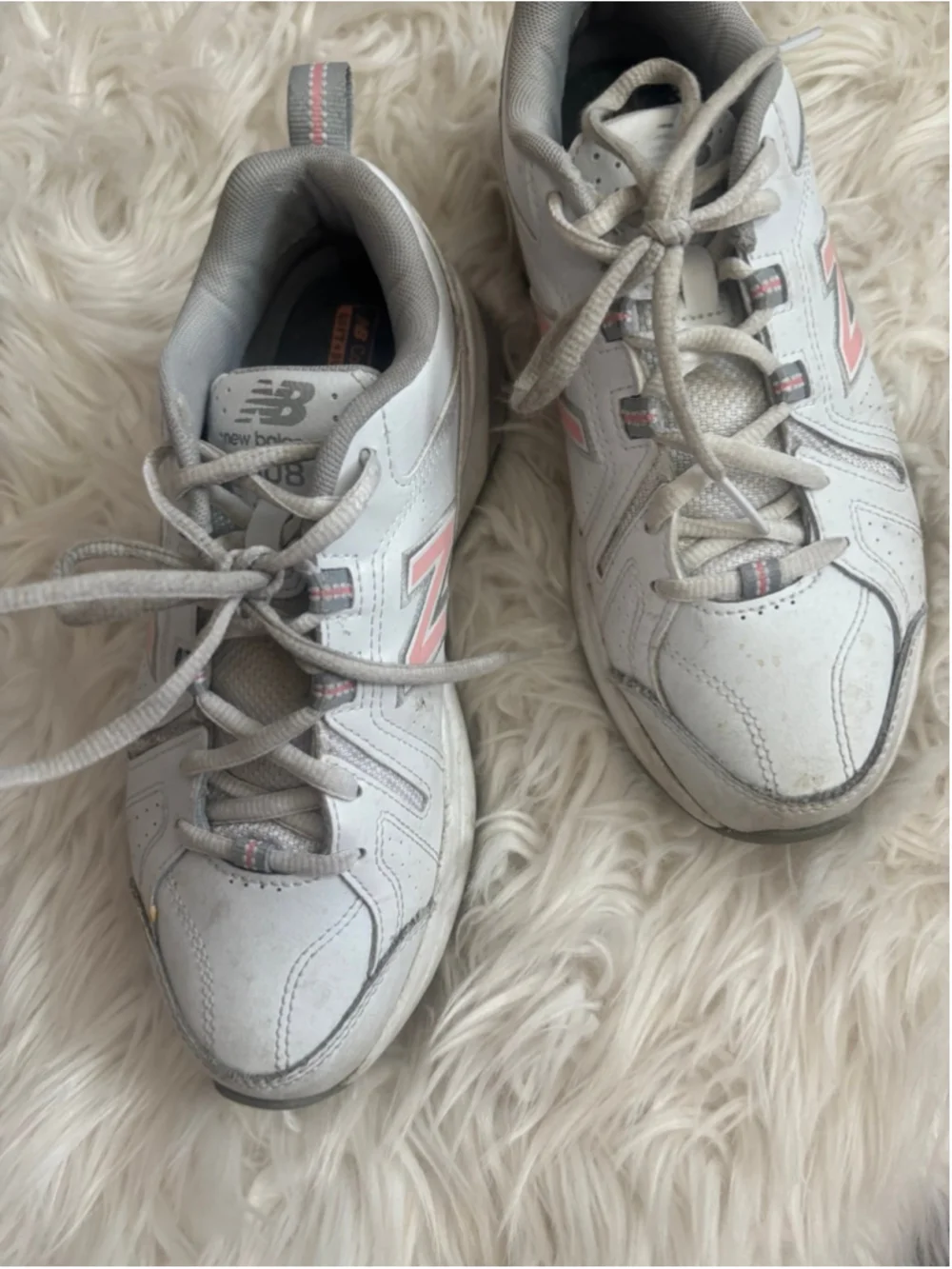Well worn New Balance V5 Casual Comfort Cross Trainer Sneaker White US SIZE 7.5